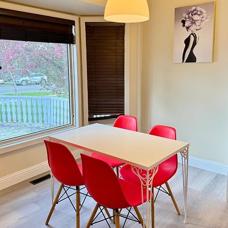Gorgeous House&30 Second Bus Station Close C-Train& Free Parking YYC المظهر الخارجي الصورة