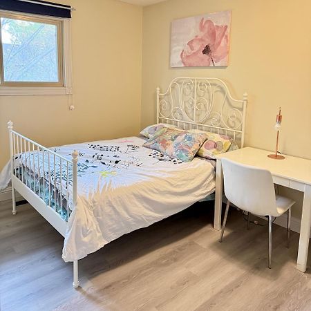 Gorgeous House&30 Second Bus Station Close C-Train& Free Parking YYC المظهر الخارجي الصورة