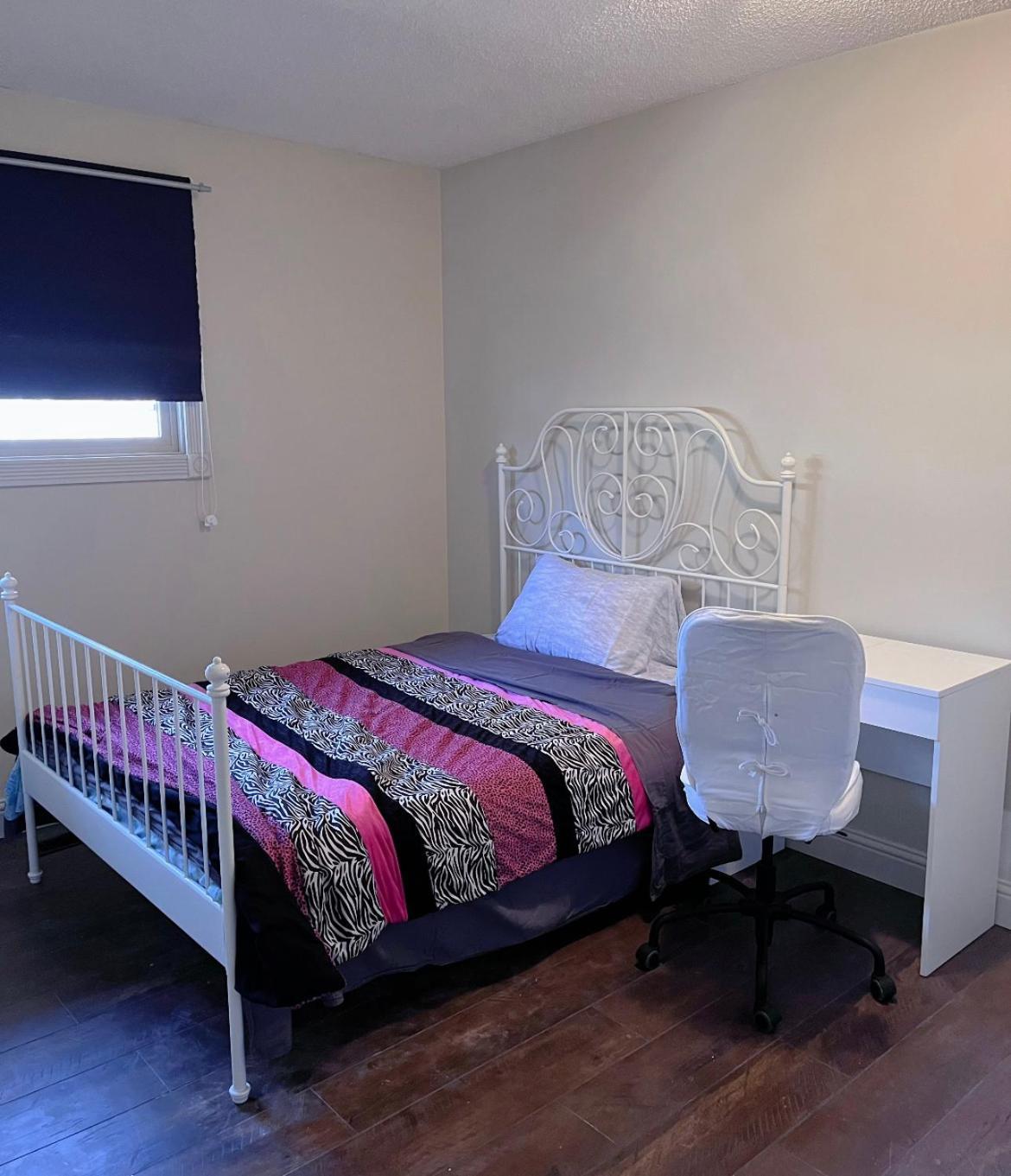 Gorgeous House&30 Second Bus Station Close C-Train& Free Parking YYC المظهر الخارجي الصورة