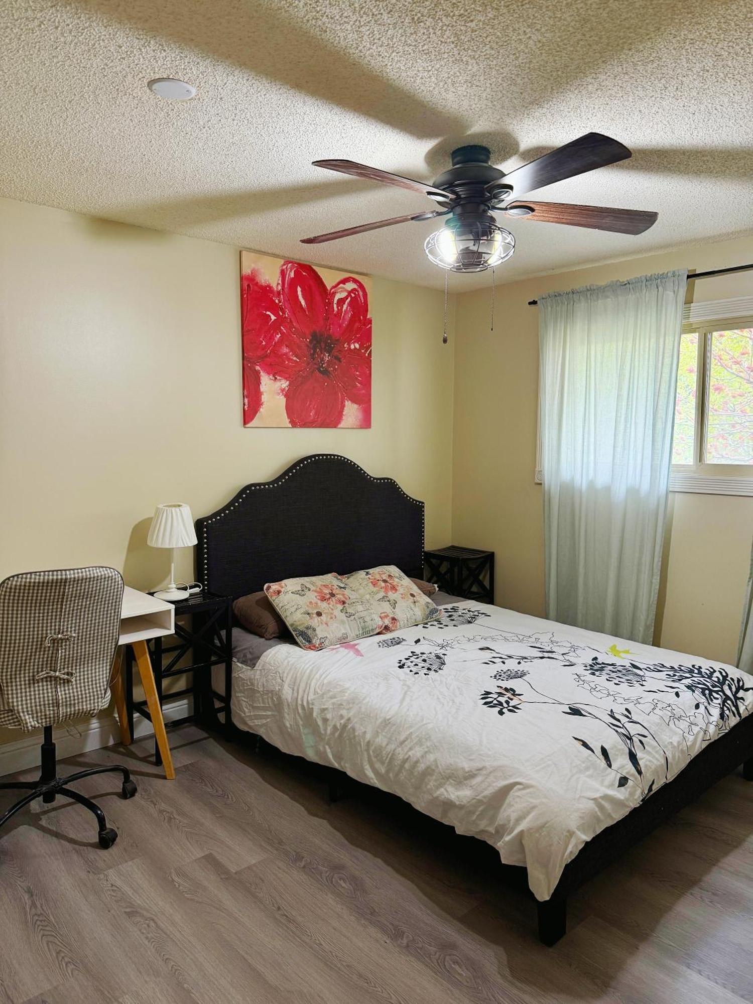 Gorgeous House&30 Second Bus Station Close C-Train& Free Parking YYC المظهر الخارجي الصورة